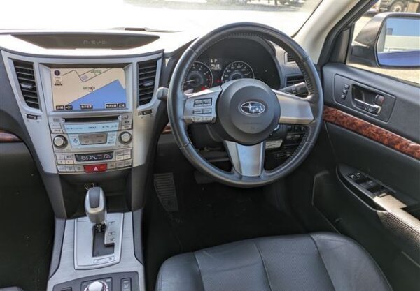2010 SUBARU LEGACY W - Image 4