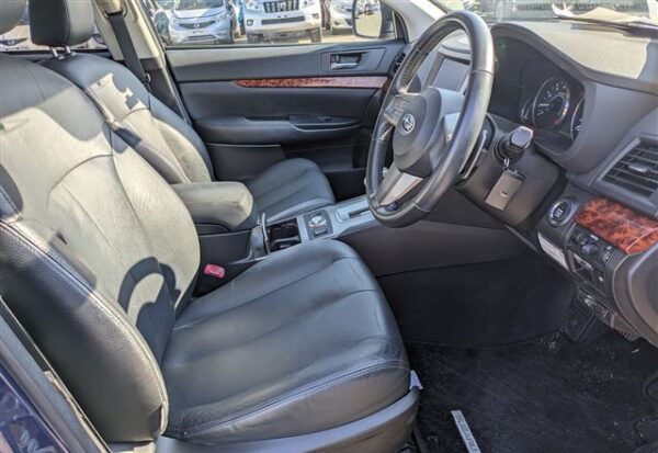 2010 SUBARU LEGACY W - Image 8