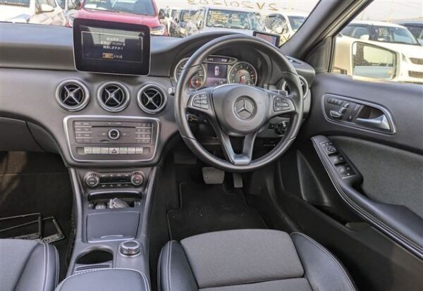 2017 MERCEDES A180 - Image 4