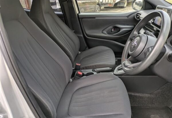 2020 TOYOTA YARIS - Image 8