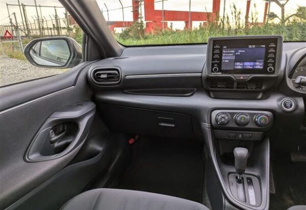 2020 TOYOTA YARIS - Image 9