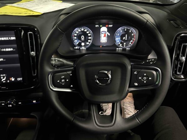 2022 VOLVO XC40 - Image 5