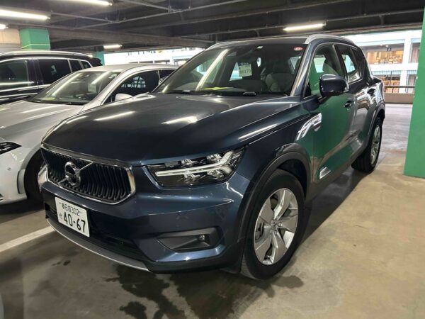 2022 VOLVO XC40