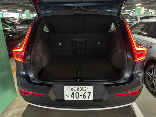 2022 VOLVO XC40 - Image 8