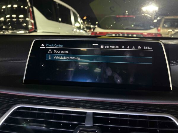 2021 BMW 745e - Image 4