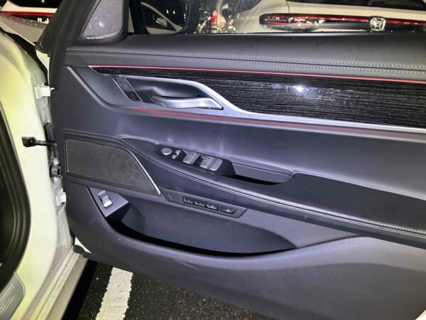 2021 BMW 745e - Image 7
