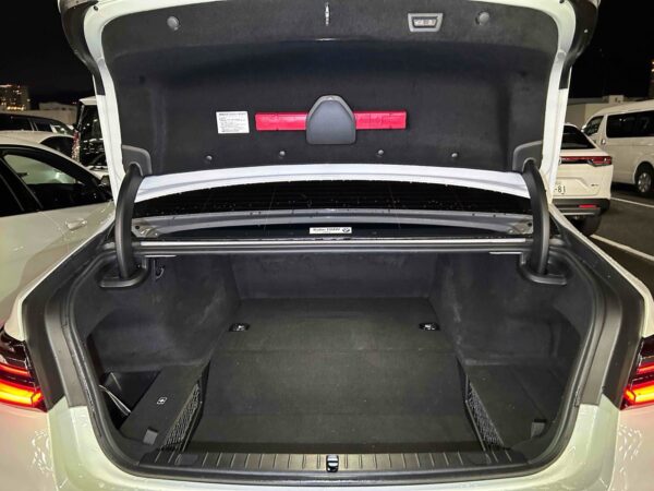 2021 BMW 745e - Image 9