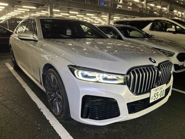 2021 BMW 745e - Image 15
