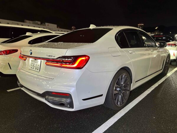 2021 BMW 745e - Image 17